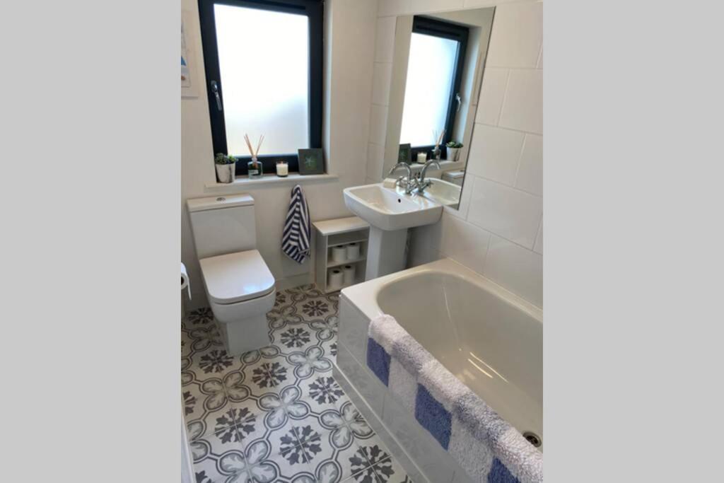 2X King Bedrooms, Private Living Room & Bathroom Thornhill  Exteriör bild